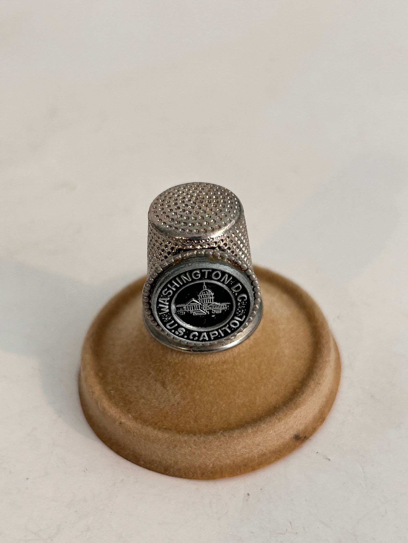 Vintage Thimble: Item comes exactly as shown Know what you are bidding on. Carefully refer to and examine all photos, ask questions, do research, etc., to determine (Authinticity) . before bidding in order to determin