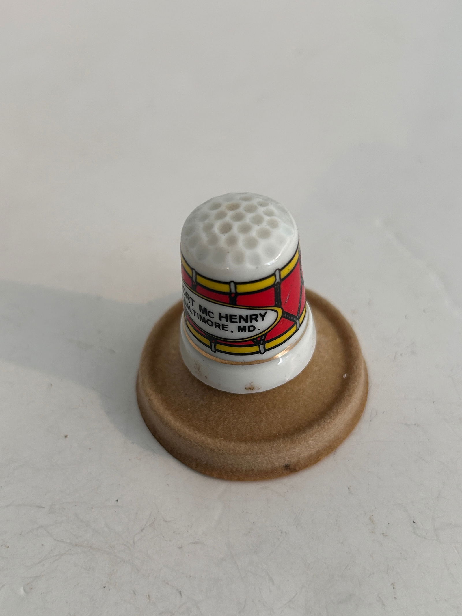 Vintage Thimble: Item comes exactly as shown Know what you are bidding on. Carefully refer to and examine all photos, ask questions, do research, etc., to determine (Authinticity) . before bidding in order to determin
