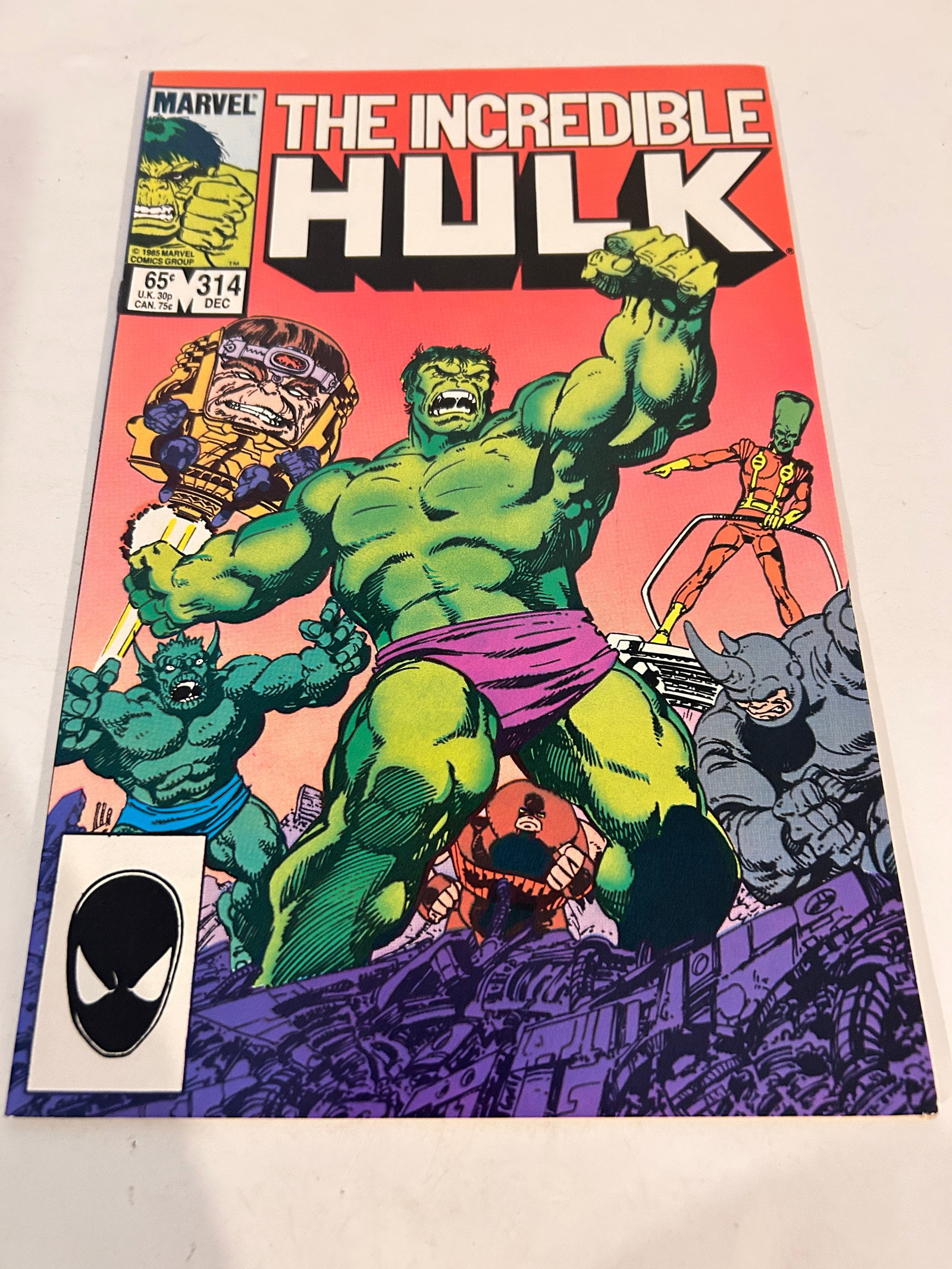Vintage Comic Book The Incredible Hulk # 314: Vintage Comic Book The Incredible Hulk # 314 Please view all photos as they are part of the description and condition of this Item, Feel free to contact me with questions or picture requests! Used Ite