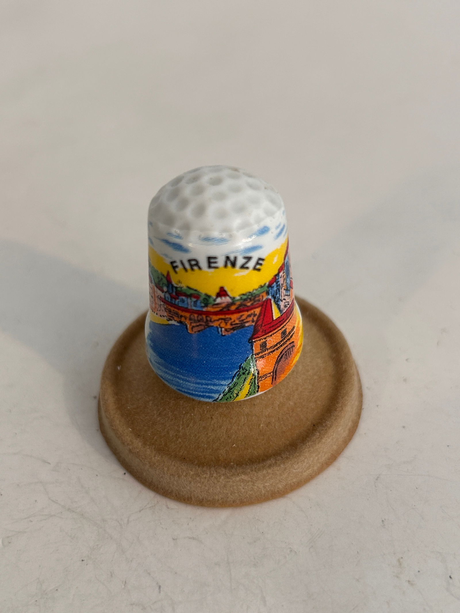 Vintage Thimble: Item comes exactly as shown Know what you are bidding on. Carefully refer to and examine all photos, ask questions, do research, etc., to determine (Authinticity) . before bidding in order to determin