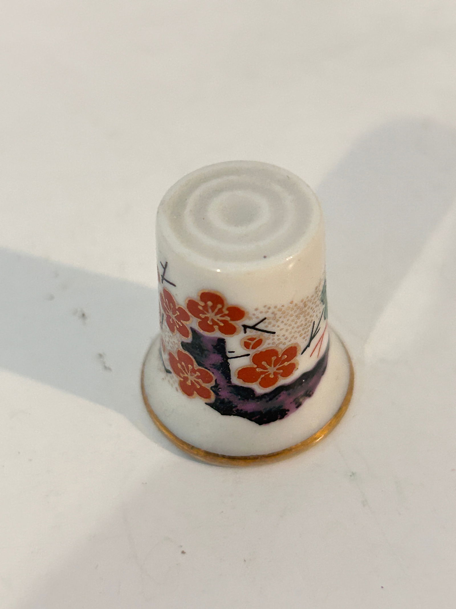 Vintage Thimble: Item comes exactly as shown Know what you are bidding on. Carefully refer to and examine all photos, ask questions, do research, etc., to determine (Authinticity) . before bidding in order to determin