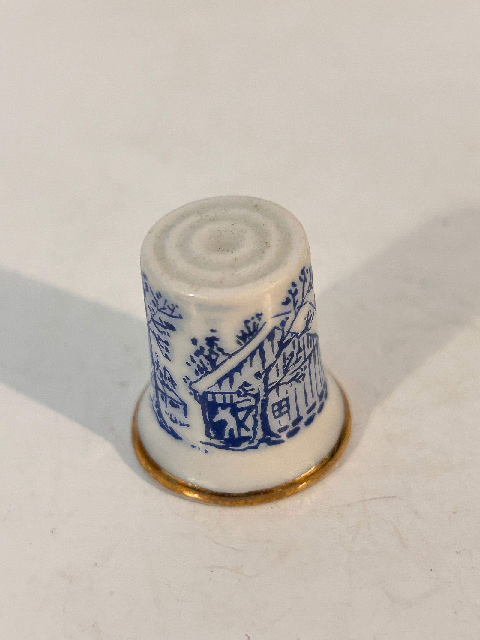 Vintage Thimble: Item comes exactly as shown Know what you are bidding on. Carefully refer to and examine all photos, ask questions, do research, etc., to determine (Authinticity) . before bidding in order to determin