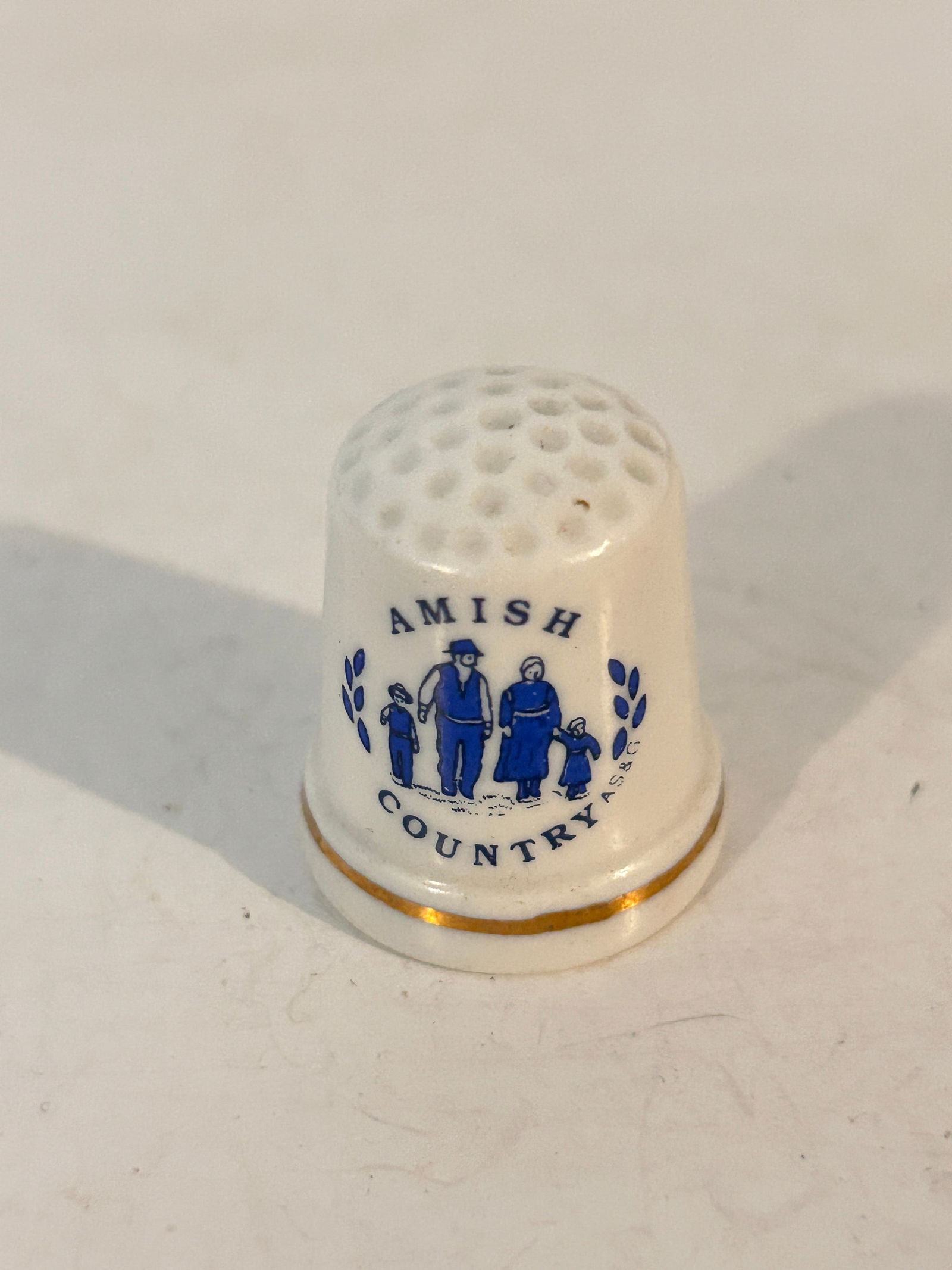 Vintage Thimble: Item comes exactly as shown Know what you are bidding on. Carefully refer to and examine all photos, ask questions, do research, etc., to determine (Authinticity) . before bidding in order to determin