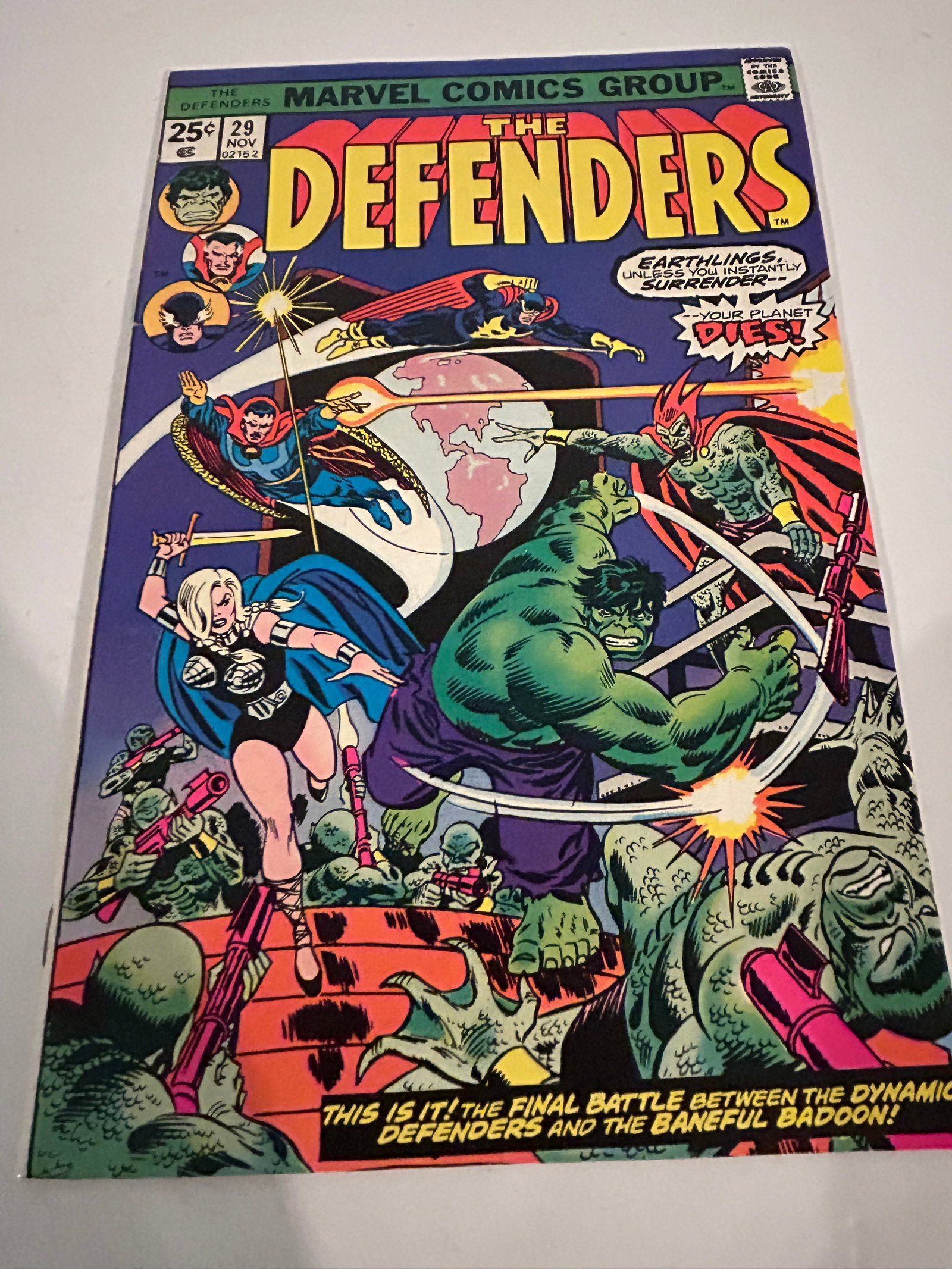Vintage Comic Book The Defenders # 29: Item comes exactly as shown Know what you are bidding on. Carefully refer to and examine all photos, ask questions, do research, etc., to determine (Authinticity) . before bidding in order to determin