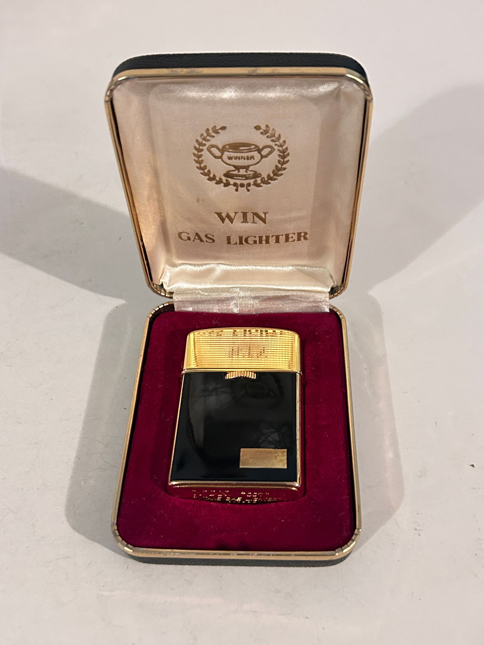 Vintage WIN 007 Butane Gas Cigarette Lighter (1 of 8)