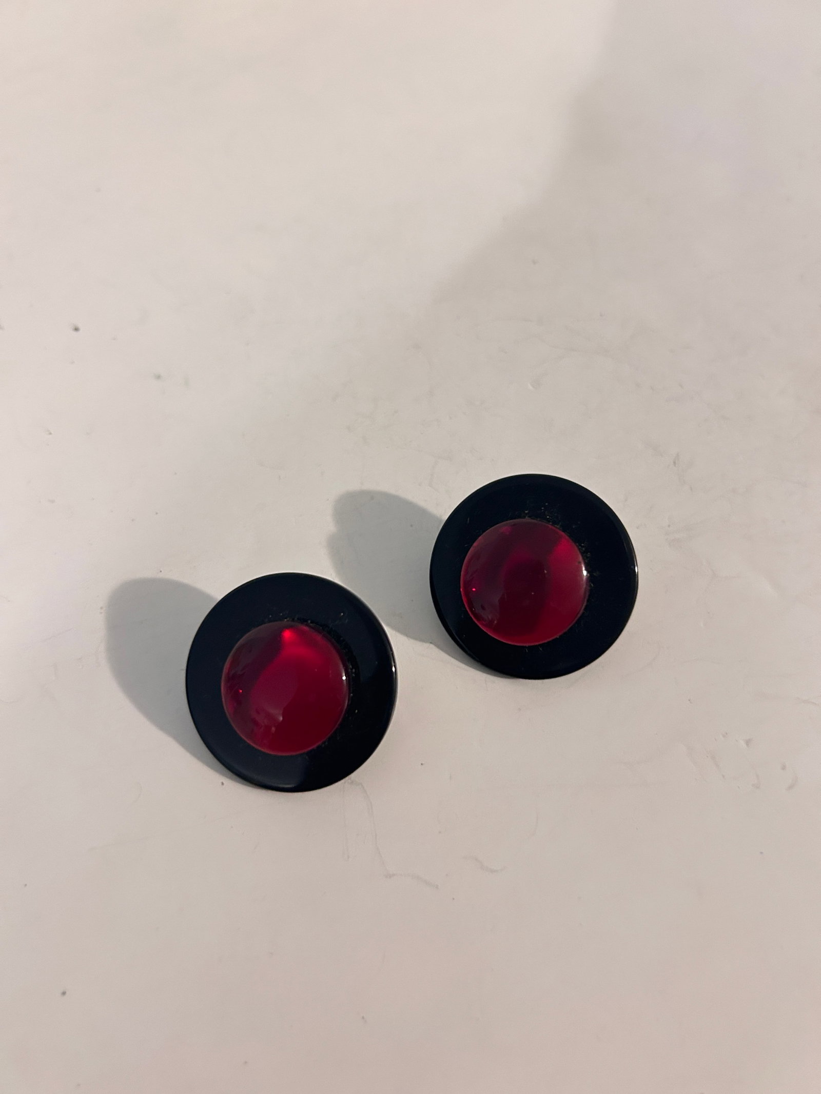 Vintage Acrylic Earrings: Item comes exactly as shown Know what you are bidding on. Carefully refer to and examine all photos, ask questions, do research, etc., to determine (Authinticity) . before bidding in order to determin