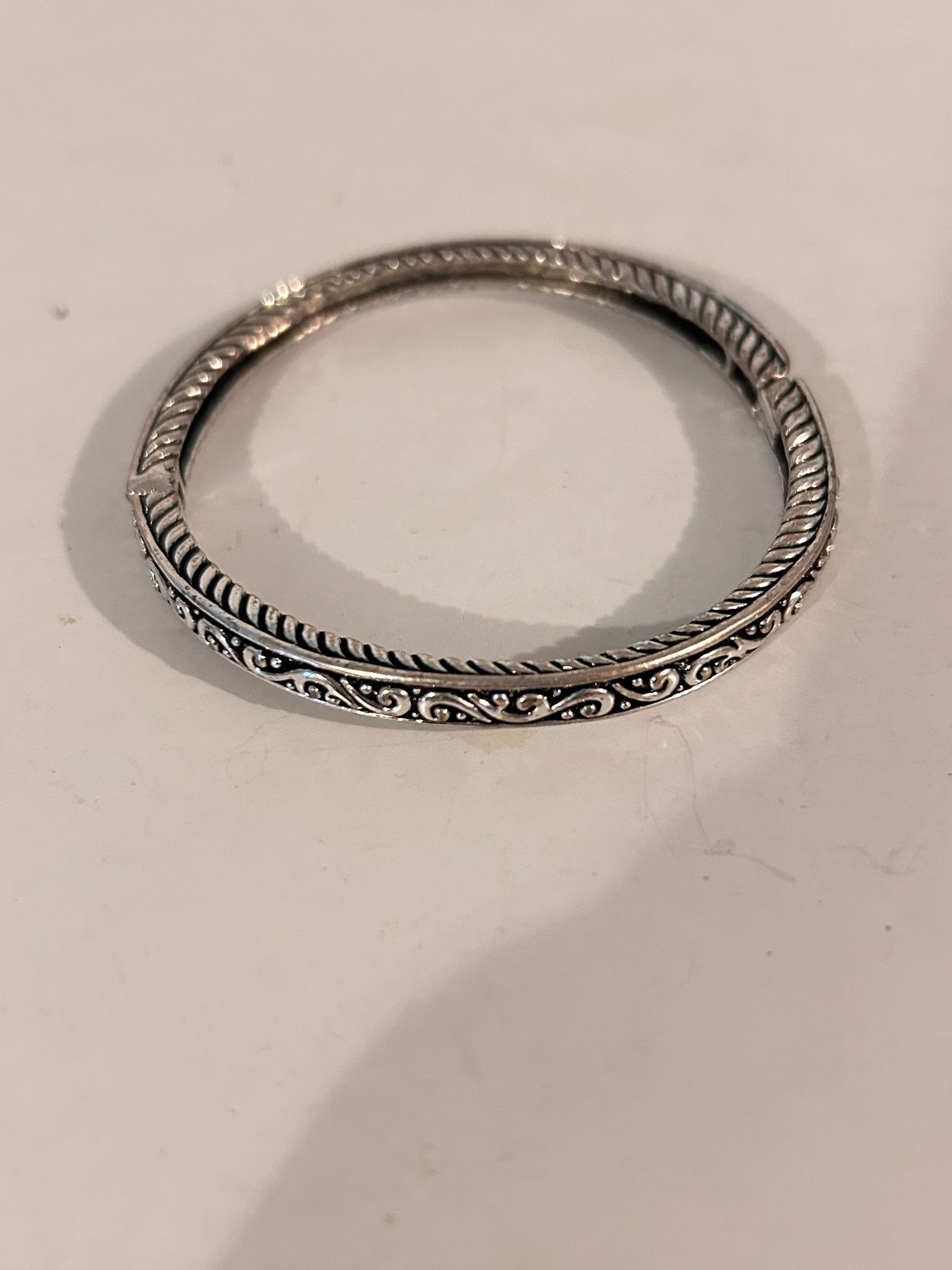 Vintage silver tone Bracelet 7": Vintage silver tone Bracelet 7" Please view all photos as they are part of the description and condition of this Item, Feel free to contact me with questions or picture requests! Used Item AS IS