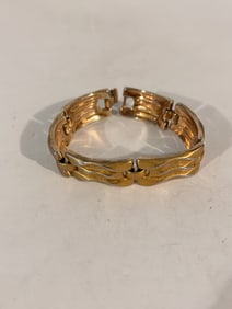 Vintage Trifari gold tone Bracelet 7"