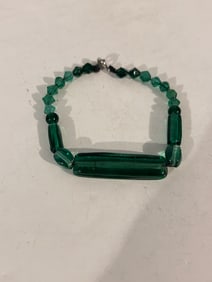 Vintage green glass bead Bracelet 7"