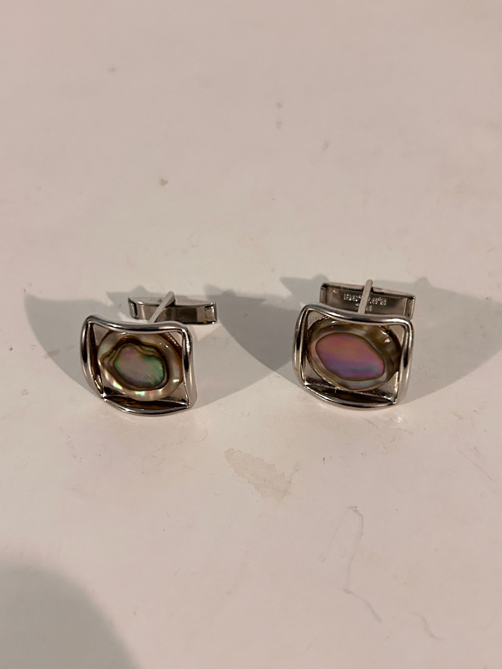Vintage Abalone Cuff Links: Vintage Abalone Cuff Links Please view all photos as they are part of the description and condition of this Item, Feel free to contact me with questions or picture requests! Used Item AS IS