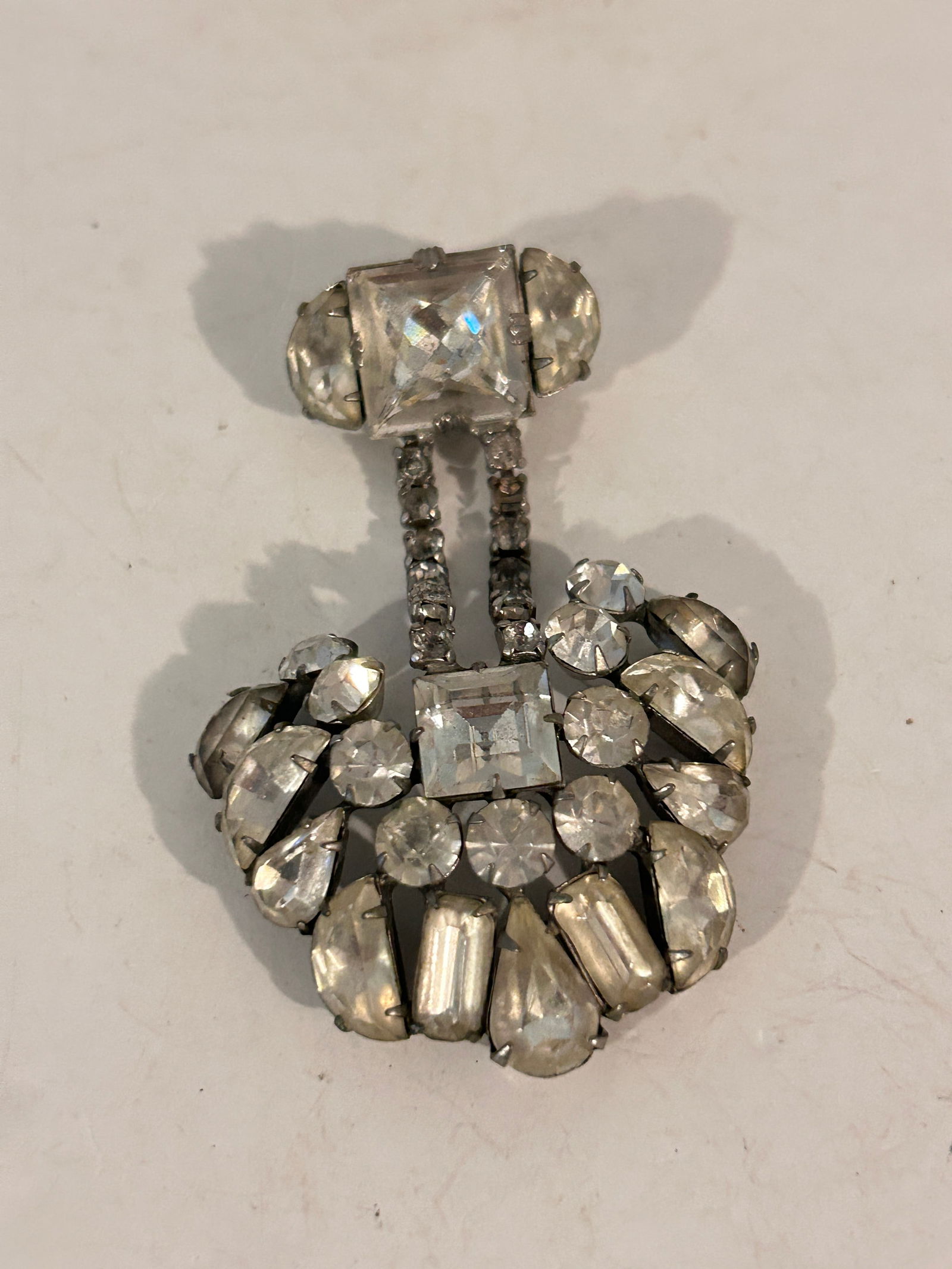 Vintage old rhinestone Brooch missing 1 stone (1 of 5)