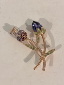 Vintage gold tone floral rhinestone Brooch