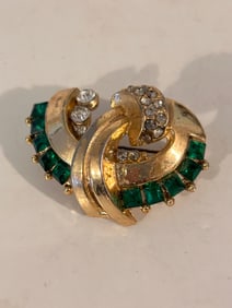 Vintage gold tone green rhinestone Brooch