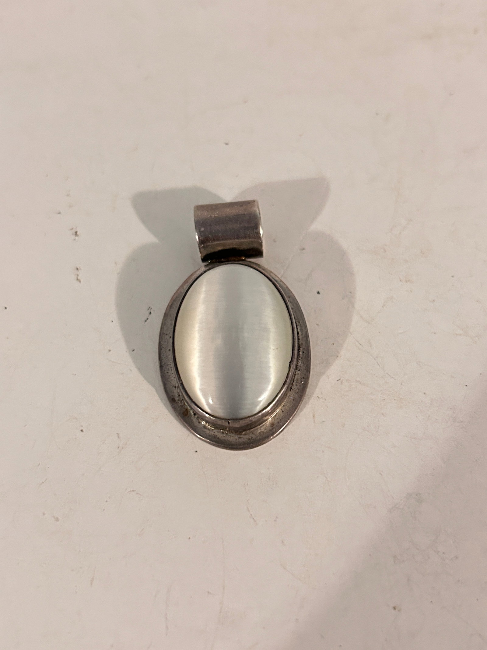 Vintage Sterling Silver mexico mother of pearl Pendant: Vintage Sterling Silver mexico mother of pearl Pendant Please view all photos as they are part of the description and condition of this Item, Feel free to contact me with questions or picture requests
