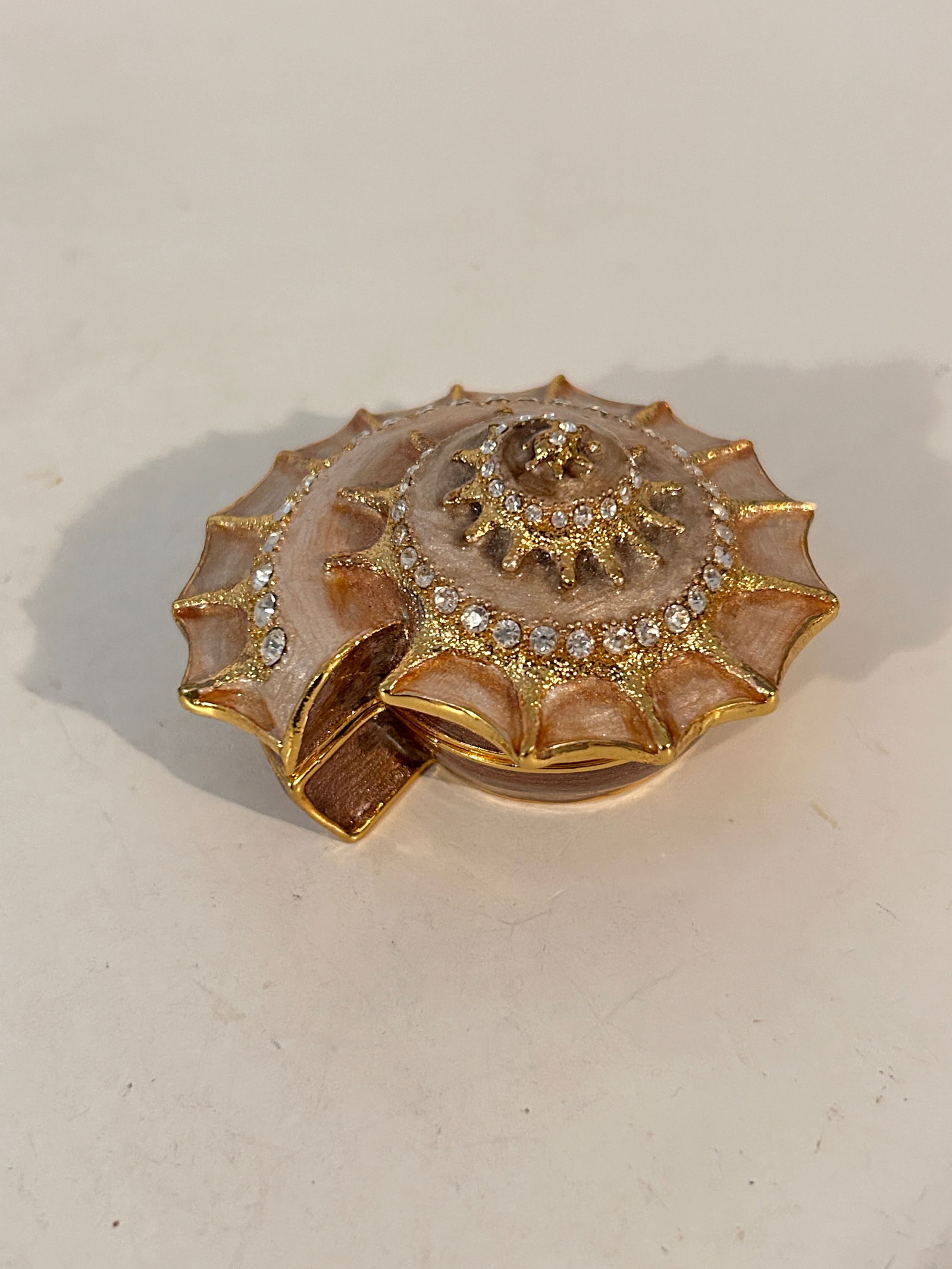 Vintage  Enamel rhinestone sea shell trinket box (1 of 5)