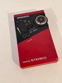 Vintage Magnavox mini radio working needs batteries