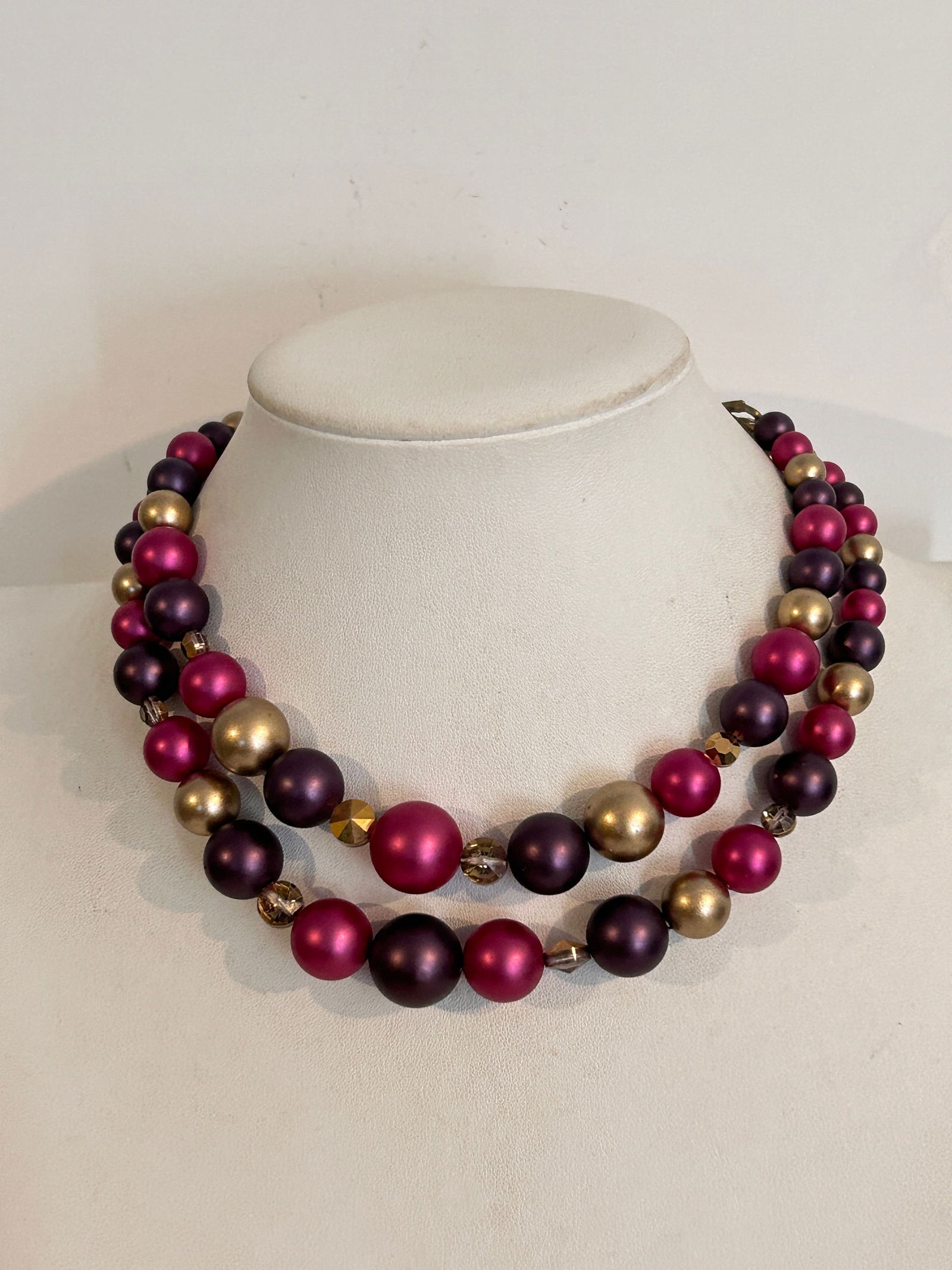 Vintage Star bead Necklace Sz 13": Item comes exactly as shown Know what you are bidding on. Carefully refer to and examine all photos, ask questions, do research, etc., to determine (Authinticity) . before bidding in order to determin