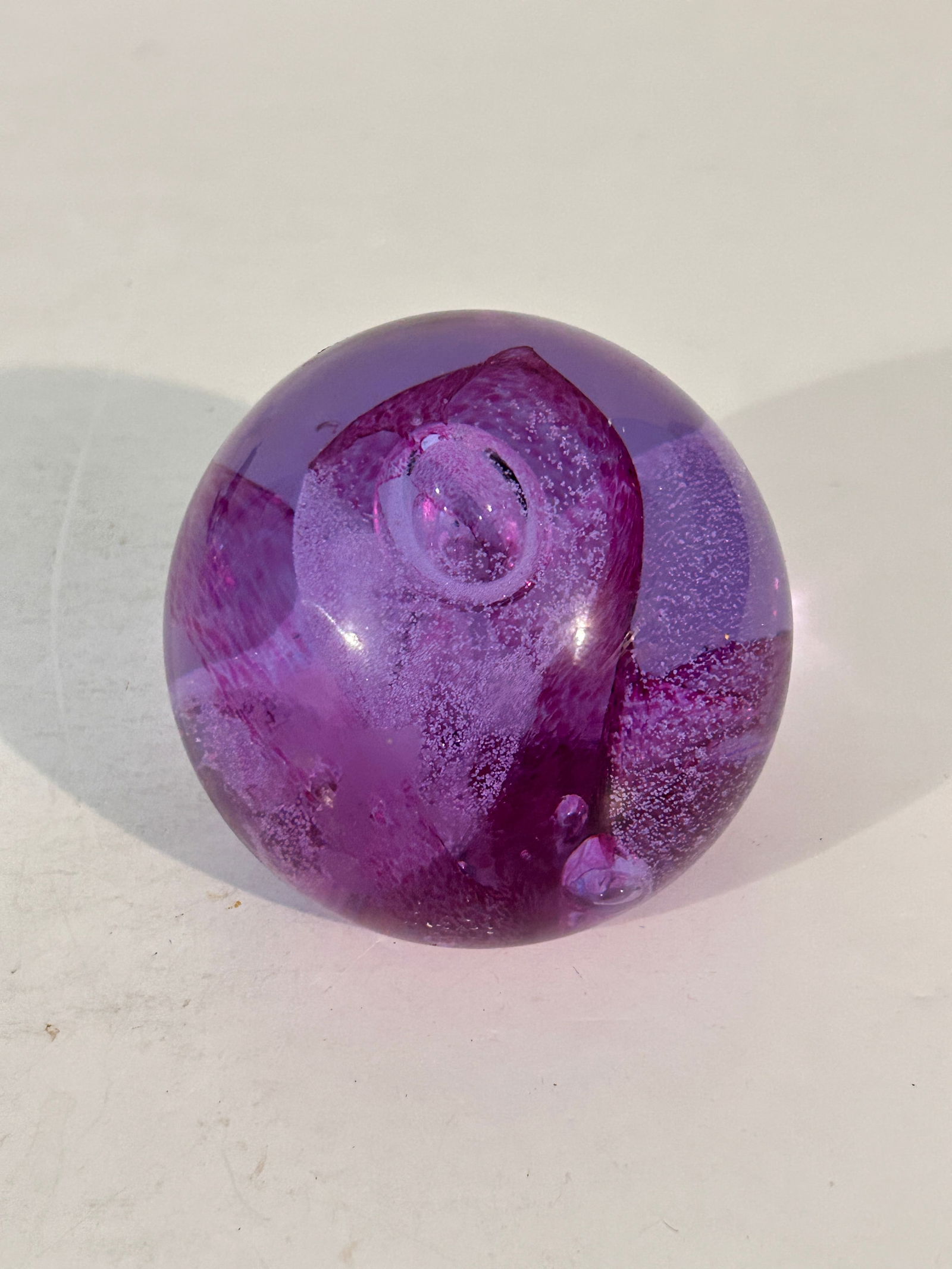 Vintage Glass Paper Weight: Vintage Glass Paper Weight Please view all photos as they are part of the description and condition of this Item, Feel free to contact me with questions or picture requests! Used Item AS IS