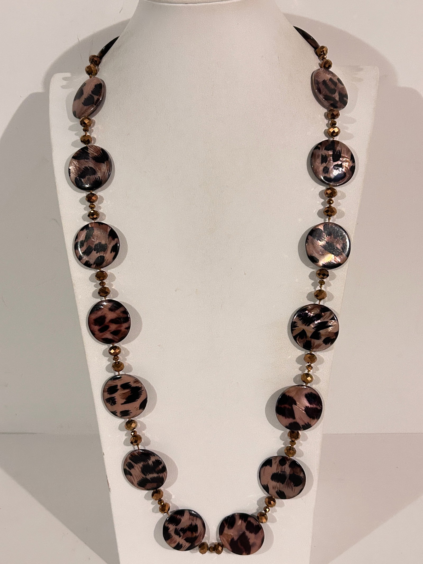 Vintage plate bead crystal Necklace Sz 32": Item comes exactly as shown Know what you are bidding on. Carefully refer to and examine all photos, ask questions, do research, etc., to determine (Authinticity) . before bidding in order to determin