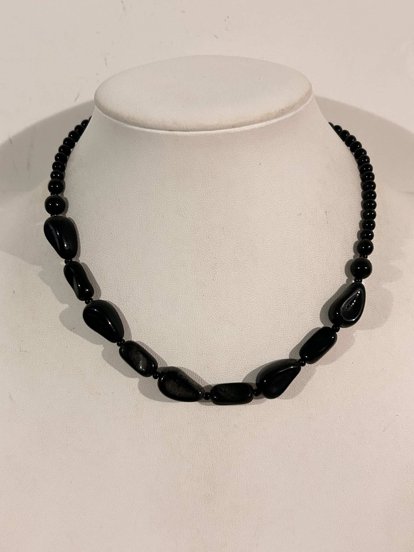 Vintage black glass bead choker Necklace Sz 15": Item comes exactly as shown Know what you are bidding on. Carefully refer to and examine all photos, ask questions, do research, etc., to determine (Authinticity) . before bidding in order to determin