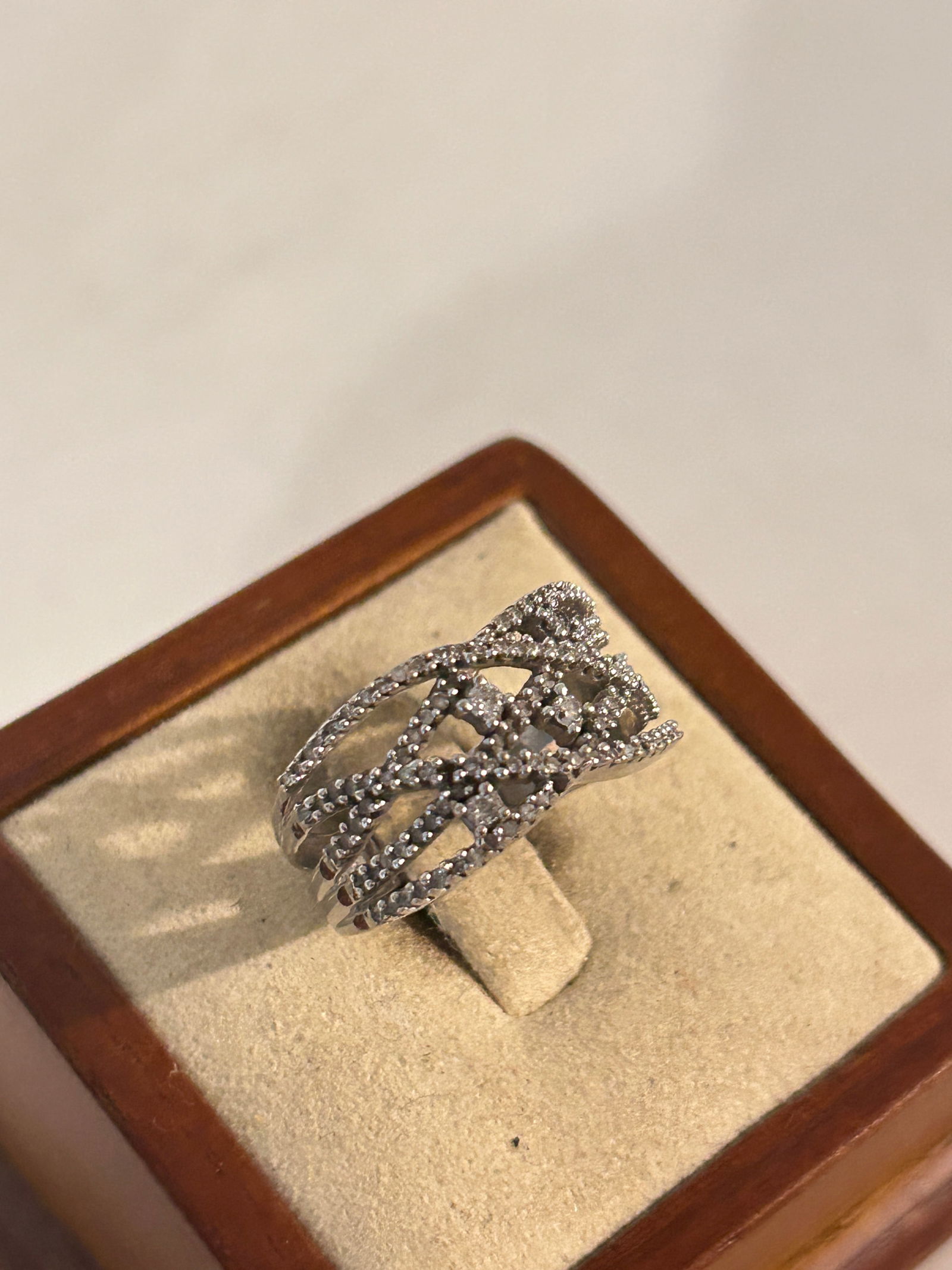 JWBR 10kt White Gold White Diamond Wide Twist Cocktail Ring Size 7 4 grams: JWBR 10kt White Gold White Diamond Wide Twist Cocktail Ring Size 7 4 grams Please view all photos as they are part of the description and condition of this Item, Feel free to contact me with questions