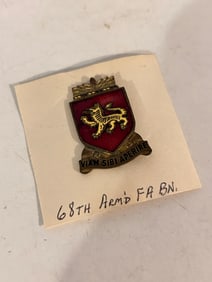 Vtg Military 68th Field Artillery 1st Armored Crest Lapel Pin