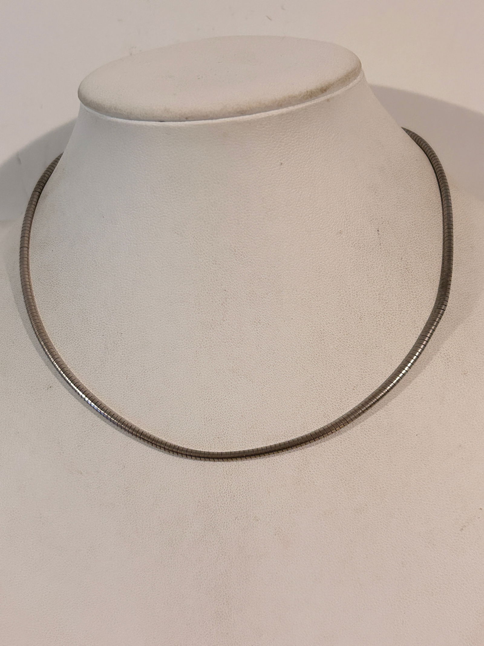 Vintage Sterling Silver round choker Necklace 14": Vintage Sterling Silver round choker Necklace 14" Please view all photos as they are part of the description and condition of this Item, Feel free to contact me with questions or picture requests! Use