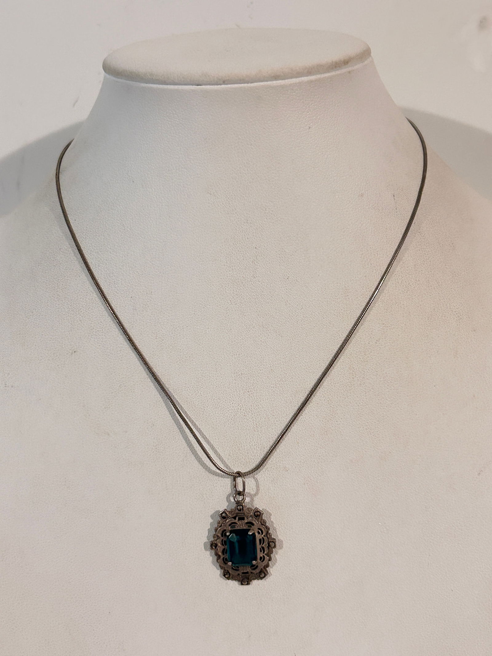 Vintage Sterling Silver marcasite green pendant Necklace 16": Vintage Sterling Silver marcasite green pendant Necklace 16" Please view all photos as they are part of the description and condition of this Item, Feel free to contact me with questions or picture re