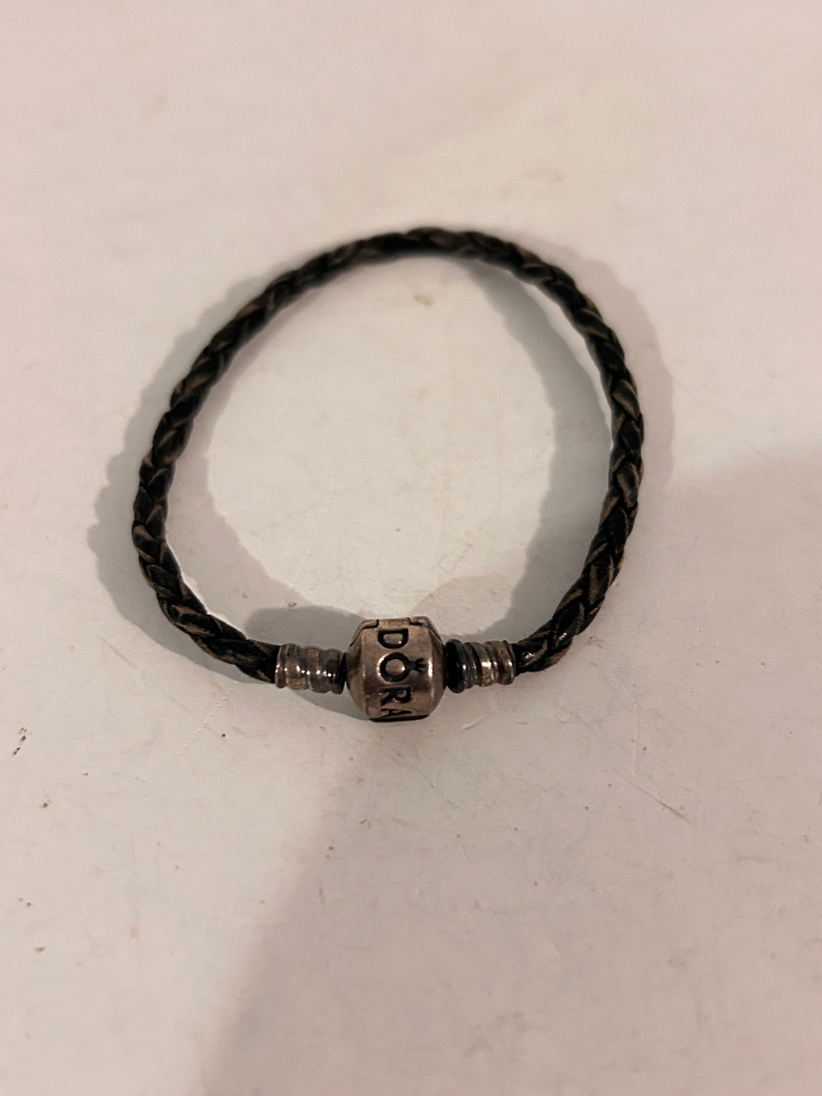 Vintage Sterling Silver leather Pandora Bracelet 7": Vintage Sterling Silver leather Pandora Bracelet 7" Please view all photos as they are part of the description and condition of this Item, Feel free to contact me with questions or picture requests! U