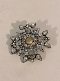 Vintage silvertone rhinestone floral Brooch