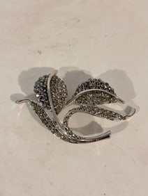 Vintage floral Brooch