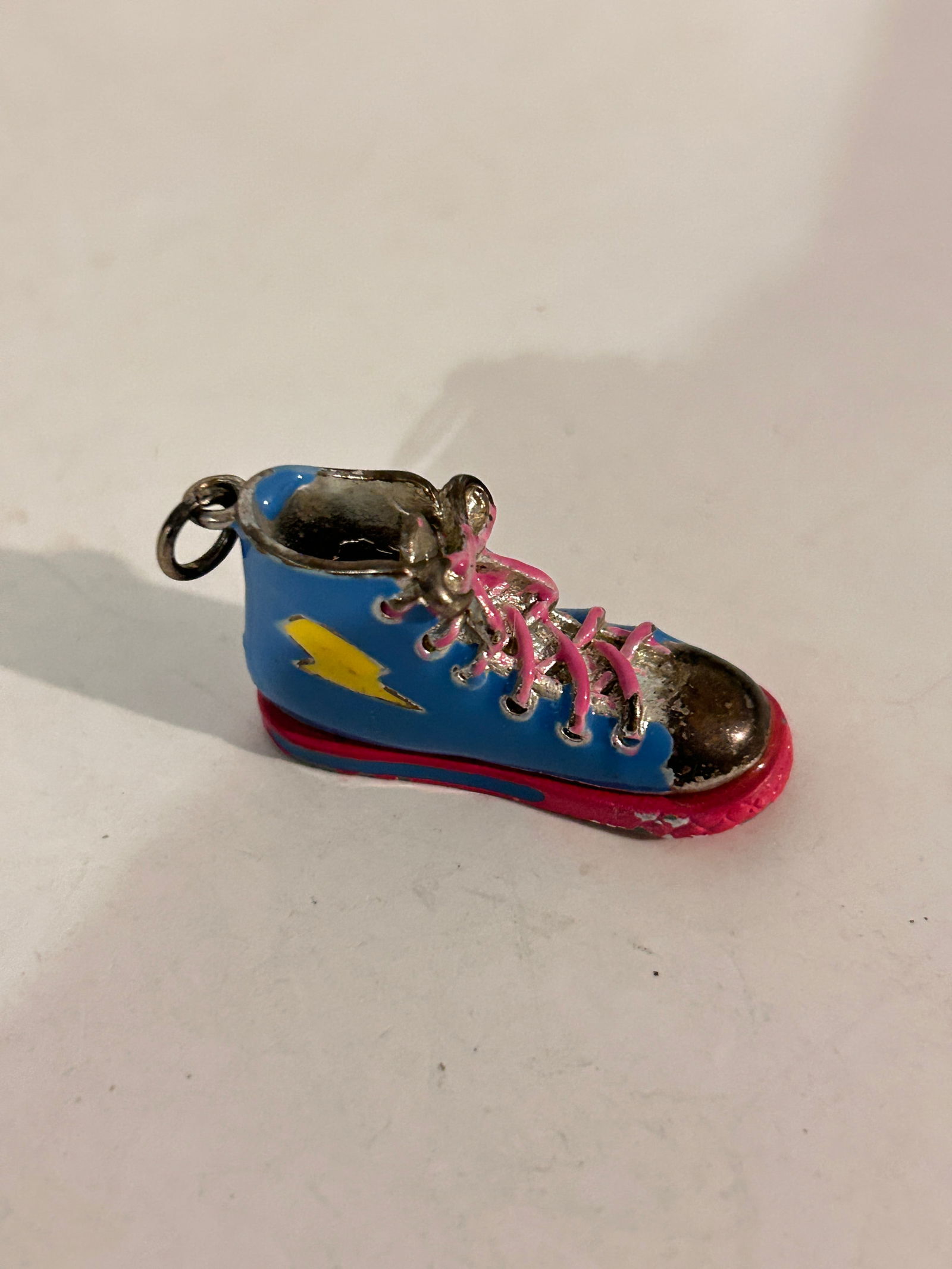 Vintage Sneaker Pendant: Vintage Sneaker Pendant Please view all photos as they are part of the description and condition of this Item, Feel free to contact me with questions or picture requests! Used Item AS IS