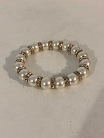 Vintage  stretch faux pearl Bracelet