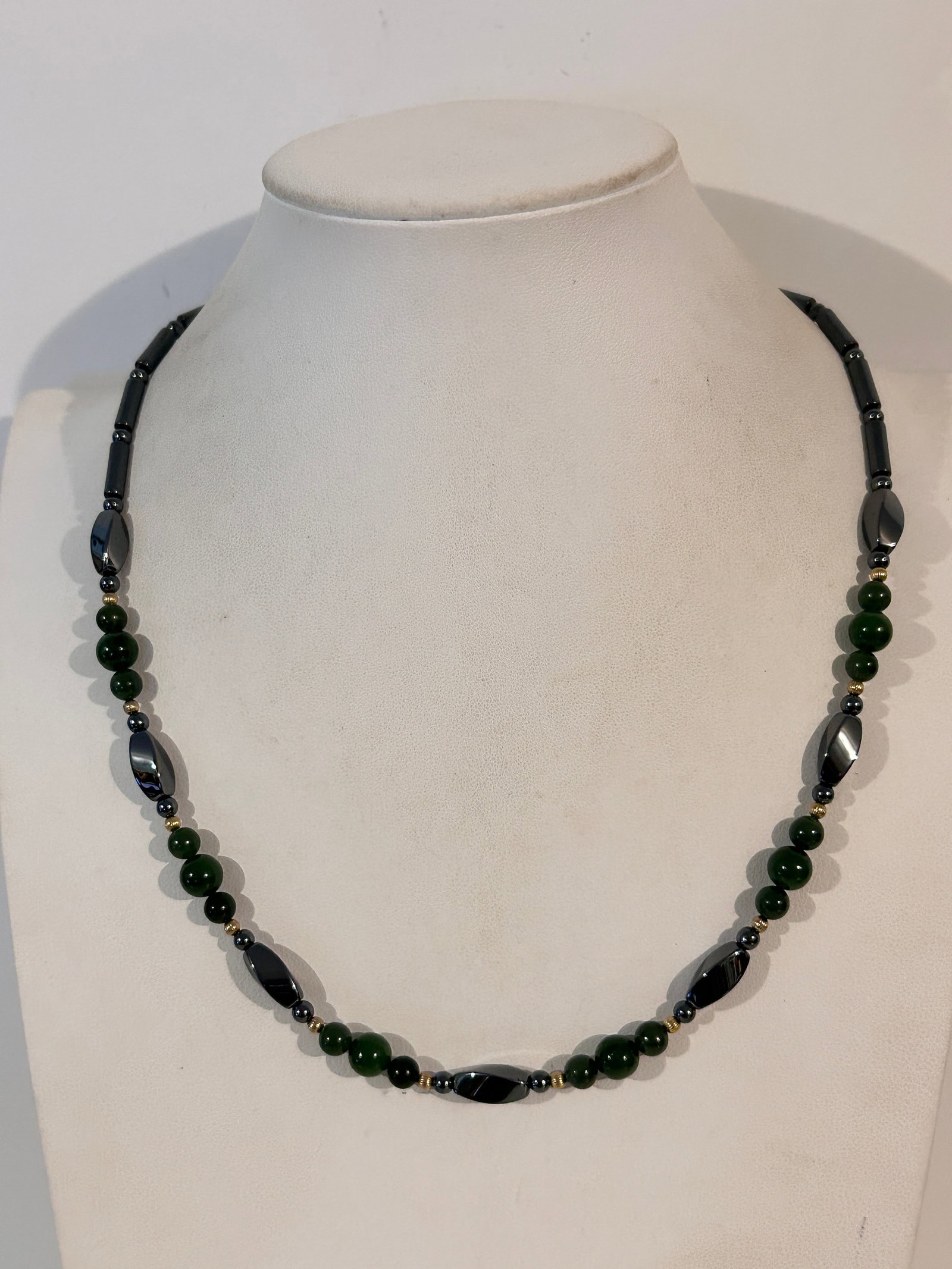 Vintage Hematite/black Necklace 20": Vintage Hematite/black Necklace 20" Please view all photos as they are part of the description and condition of this Item, Feel free to contact me with questions or picture requests! Used Item AS IS