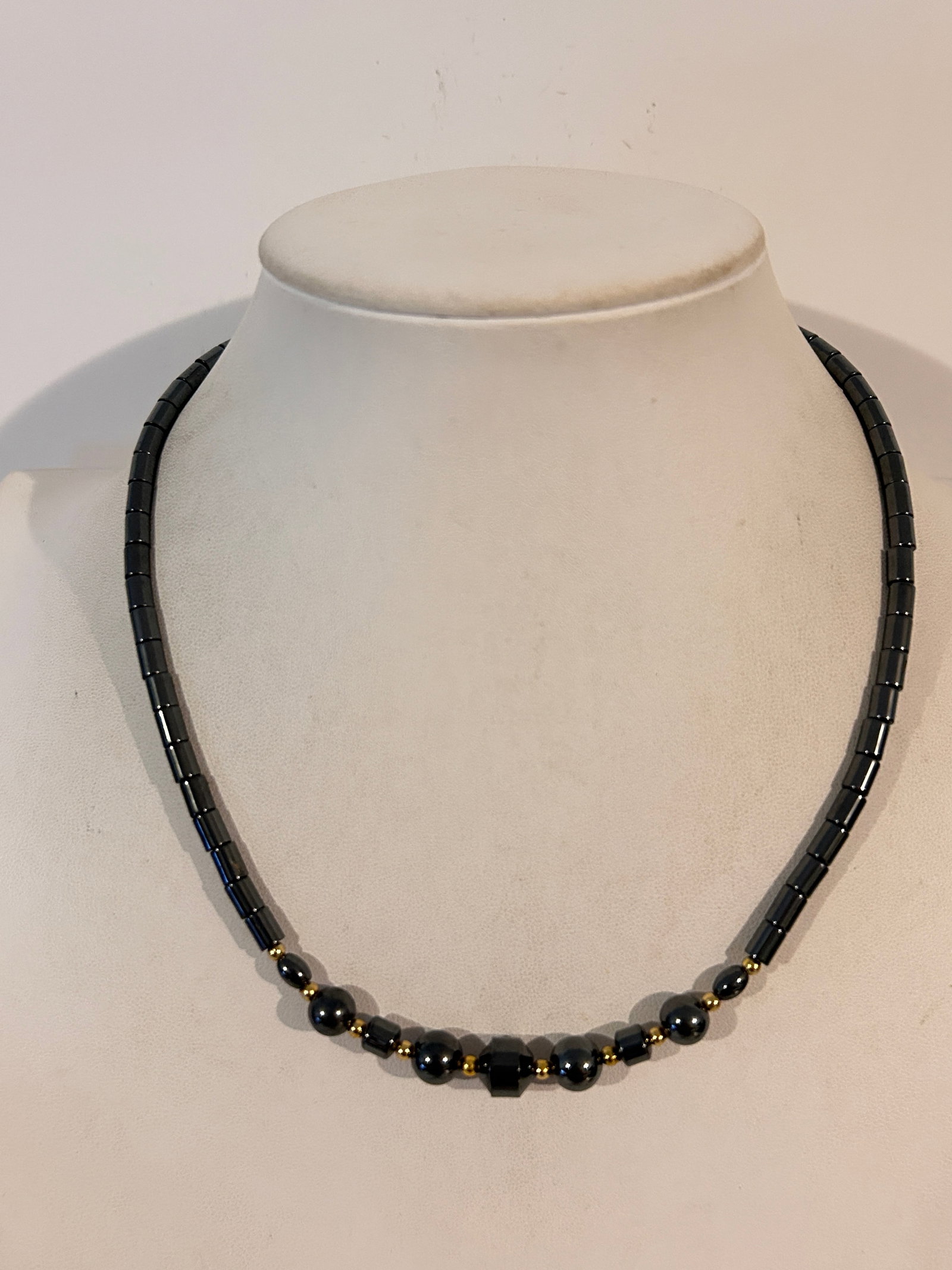 Vintage Hematite/black Necklace 20": Vintage Hematite/black Necklace 20" Please view all photos as they are part of the description and condition of this Item, Feel free to contact me with questions or picture requests! Used Item AS IS