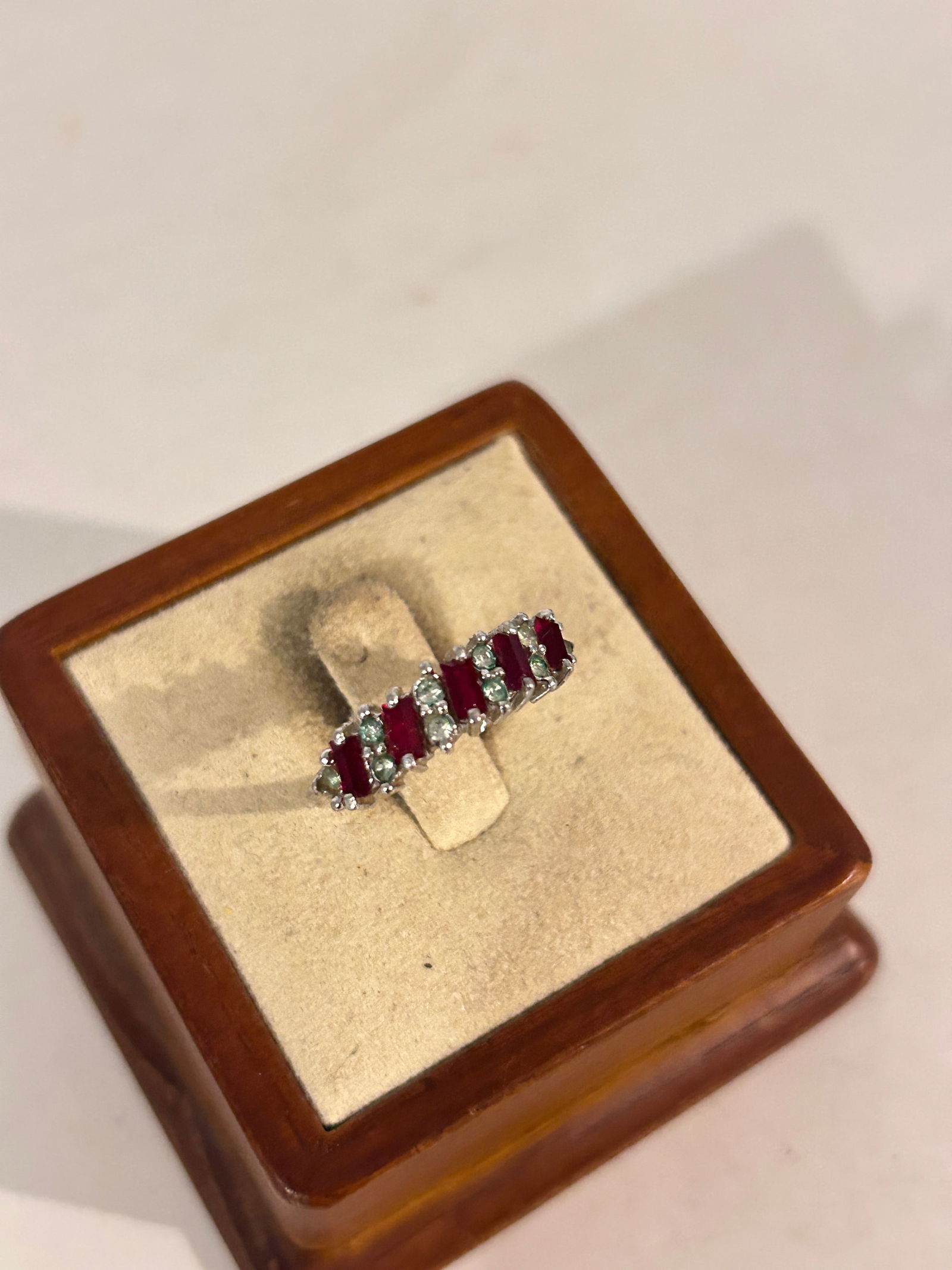 Vintage Costume Ring Sz 7 (1 of 4)