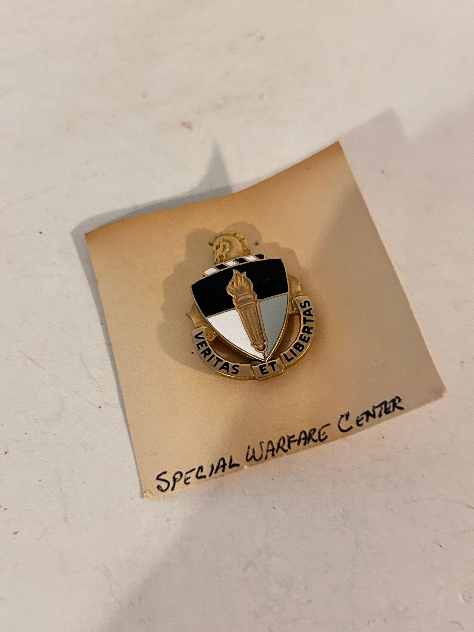 Special Warfare School Unit Crest, DI, DUI (DRAW#V1): Special Warfare School Unit Crest, DI, DUI (DRAW#V1) Please view all photos as they are part of the description and condition of this Item, Feel free to contact me with questions or picture requests!