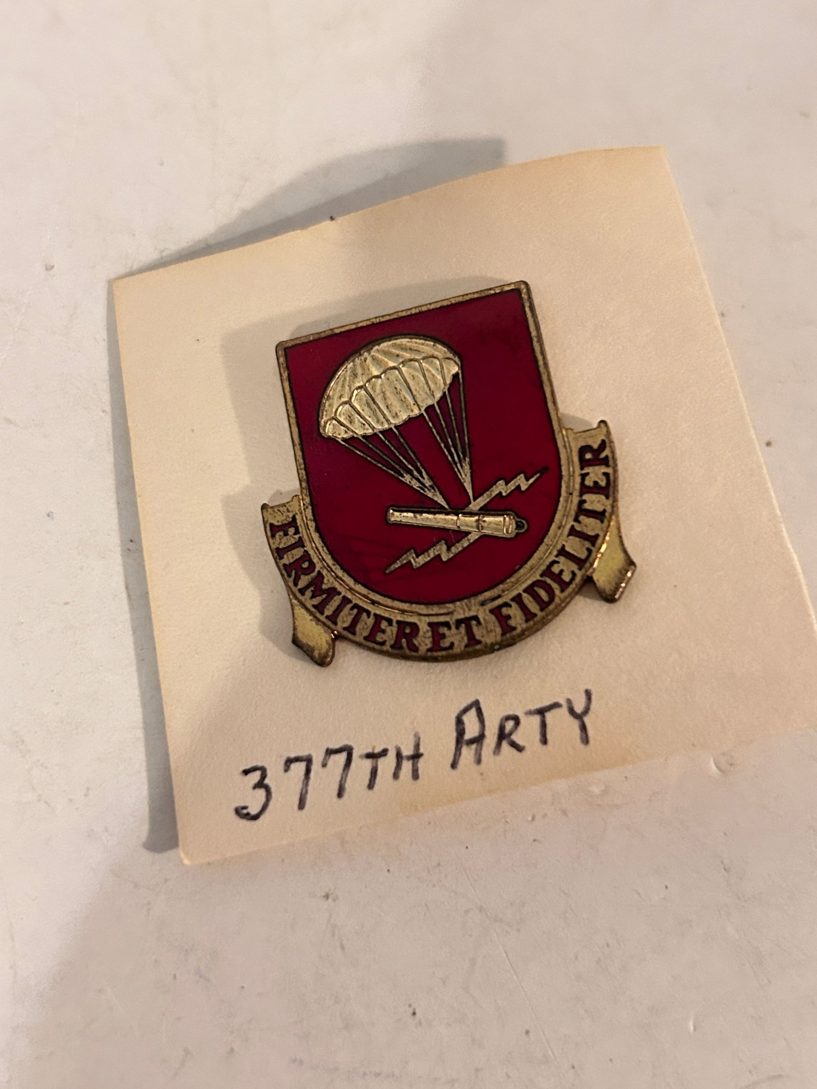 US Army 377th Field Artillery Regiment pin Firmiter Et Fideliter: US Army 377th Field Artillery Regiment pin Firmiter Et Fideliter Please view all photos as they are part of the description and condition of this Item, Feel free to contact me with questions or pictur