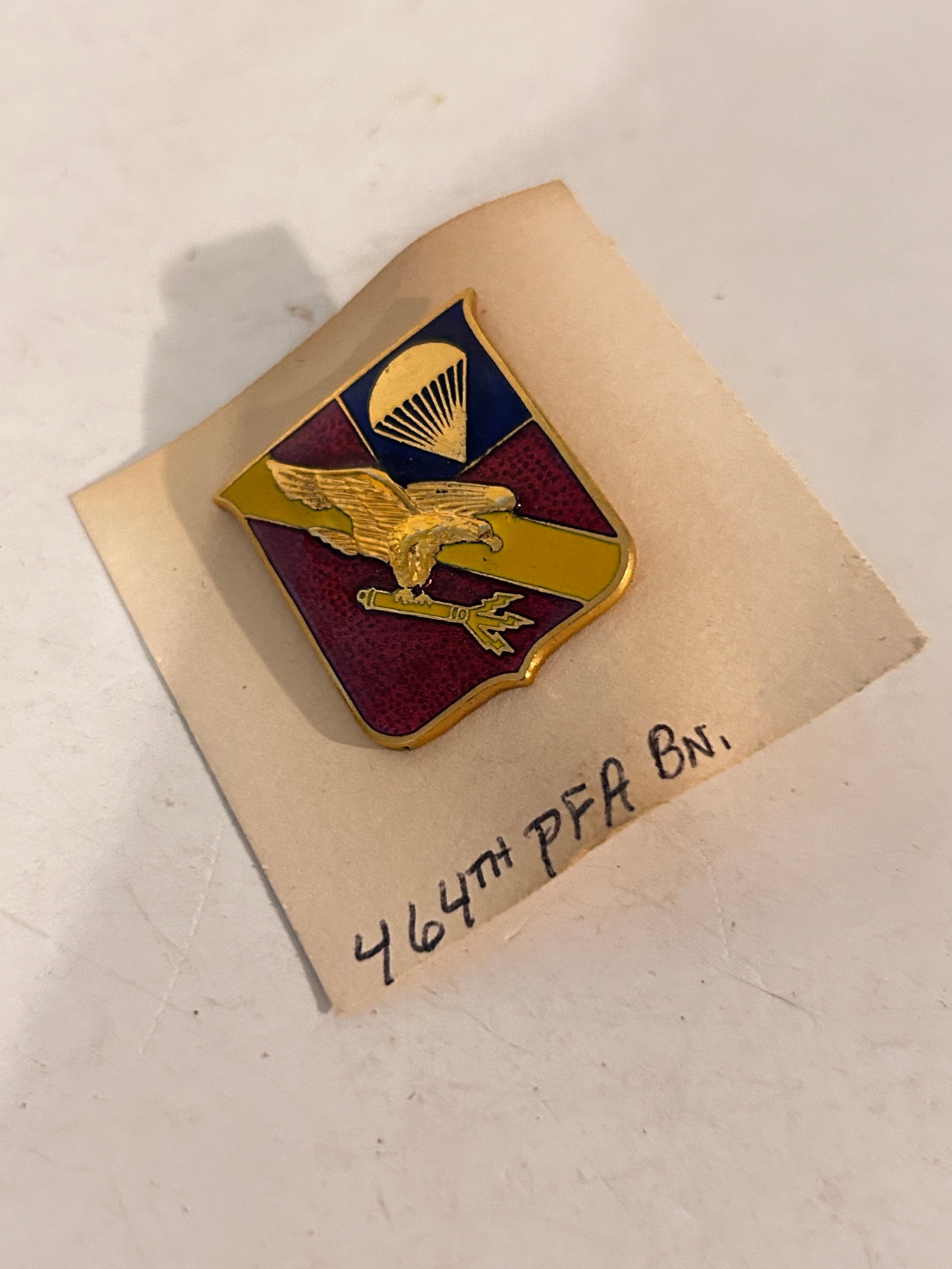 US Army 464th Field Artillery Pin: US Army 464th Field Artillery Pin Please view all photos as they are part of the description and condition of this Item, Feel free to contact me with questions or picture requests! Used Item AS IS