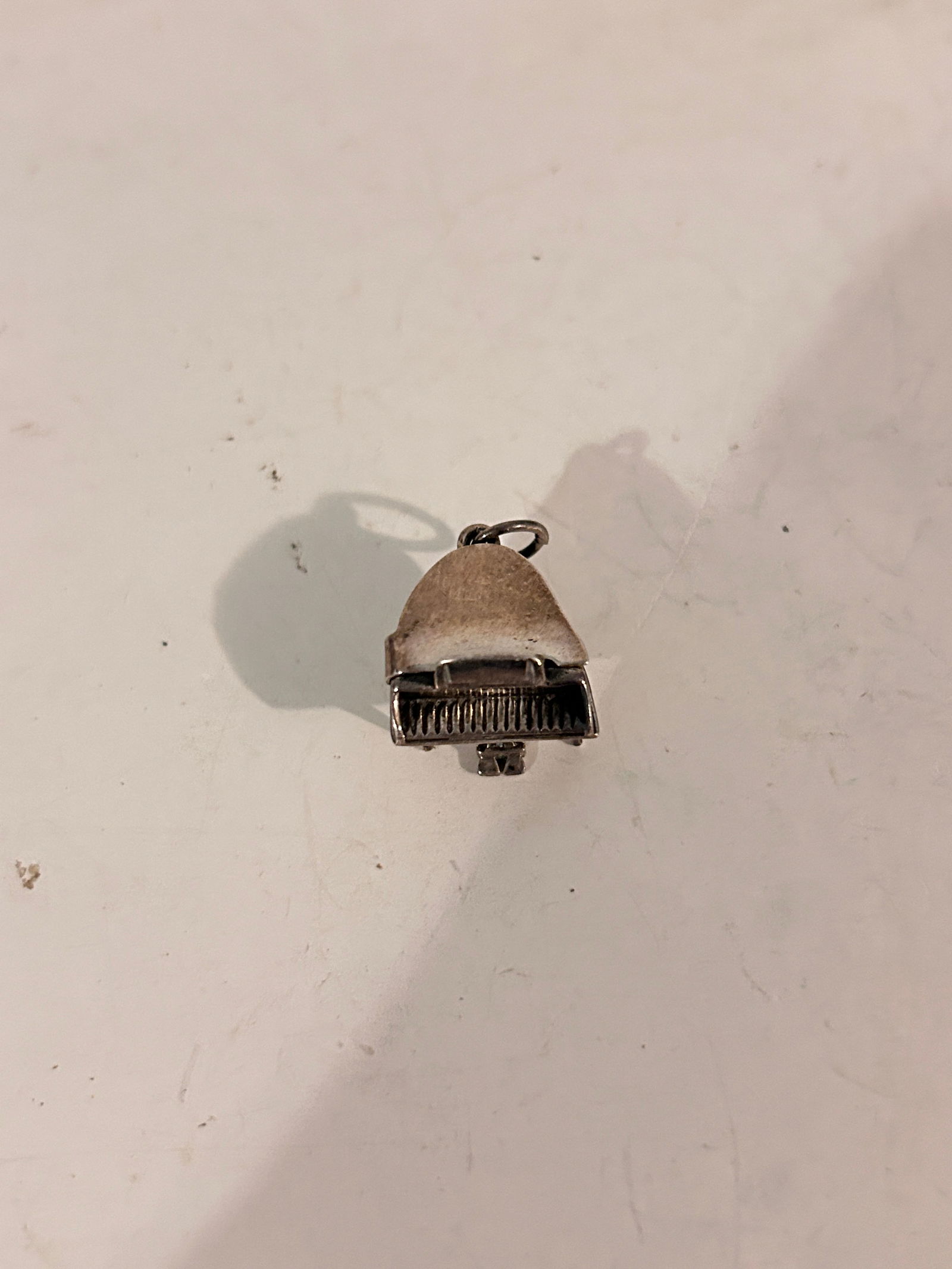 Vintage Sterling Silver piano Pendant: Vintage Sterling Silver piano Pendant Please view all photos as they are part of the description and condition of this Item, Feel free to contact me with questions or picture requests! Used Item AS IS