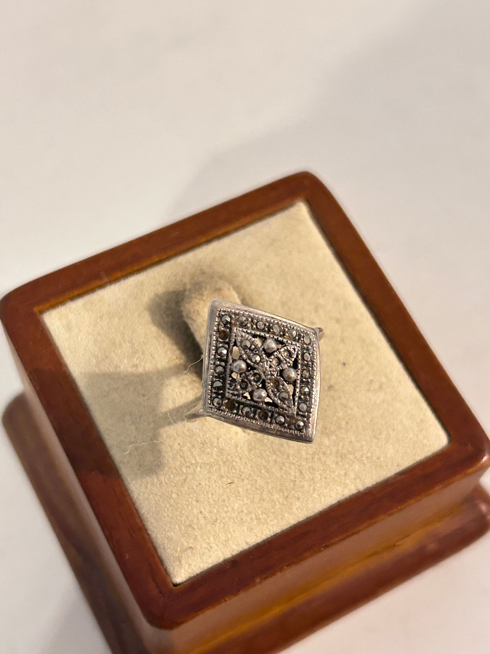 Vintage Sterling Silver marcasite Ring Sz 7 missing a few stones: Vintage Sterling Silver marcasite Ring Sz 7 missing a few stones Please view all photos as they are part of the description and condition of this Item, Feel free to contact me with questions or pictur