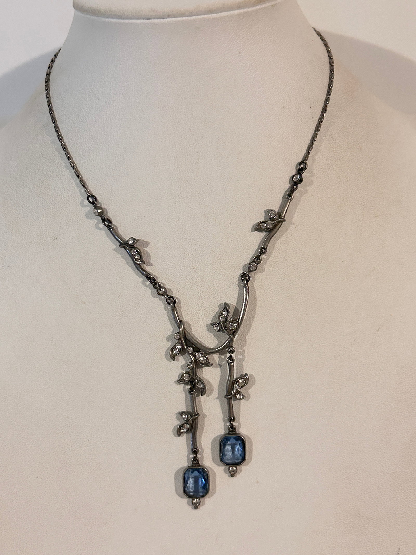 Vintage Ben-Amun Necklace 16": Vintage Ben-Amun Necklace 16" Please view all photos as they are part of the description and condition of this Item, Feel free to contact me with questions or picture requests! Used Item AS IS