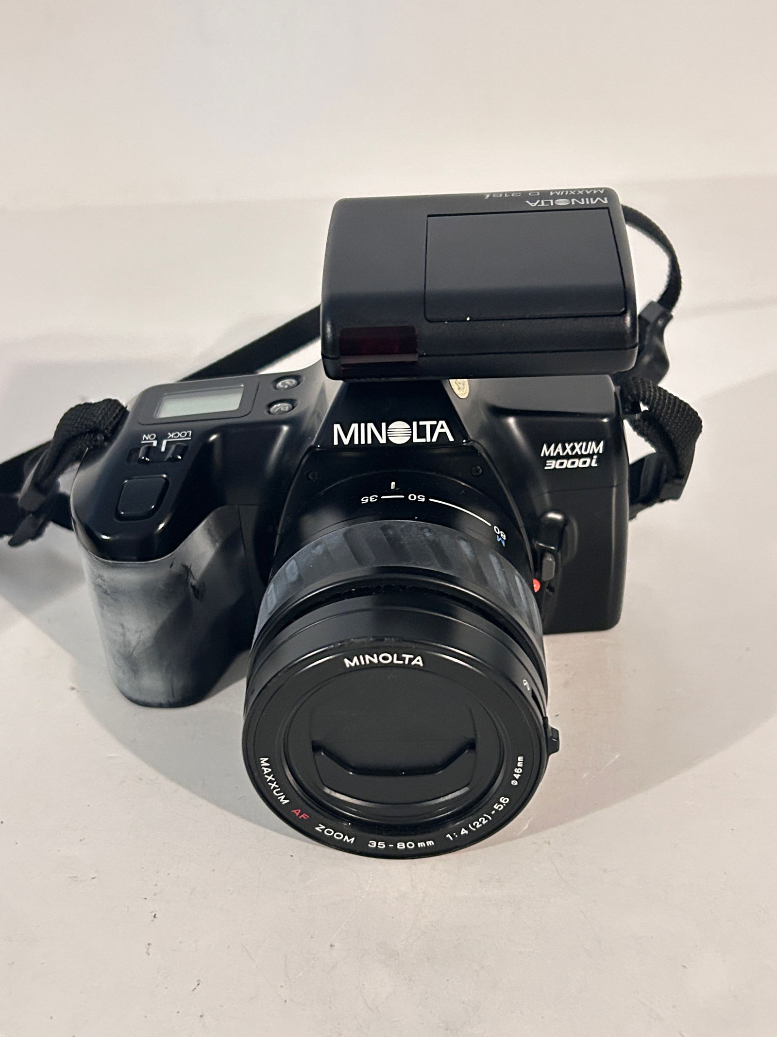 Vintage Minolta Maxxum 3000i w/ Maxxum AF 35-80mm f/4 (1 of 5)