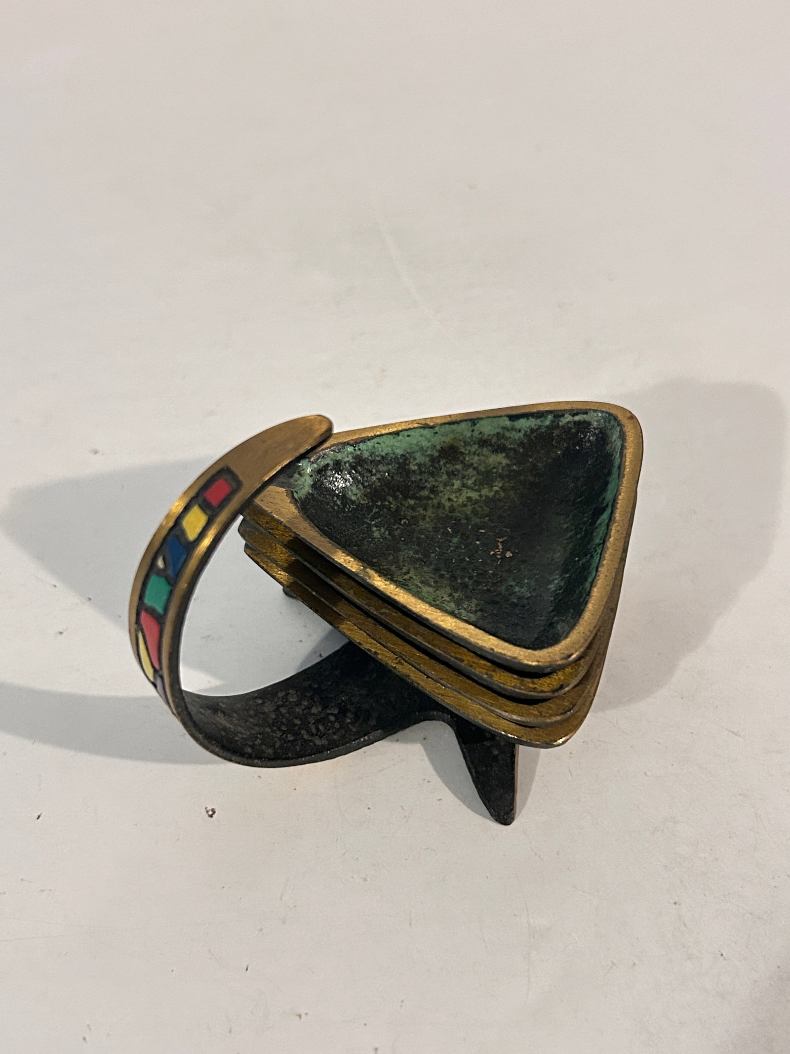 Vintage Dayagi Brass stackable Ashtrays MCM Made in Israel: Vintage Dayagi Brass stackable Ashtrays MCM Made in Israel Please view all photos as they are part of the description and condition of this Item, Feel free to contact me with questions or picture requ