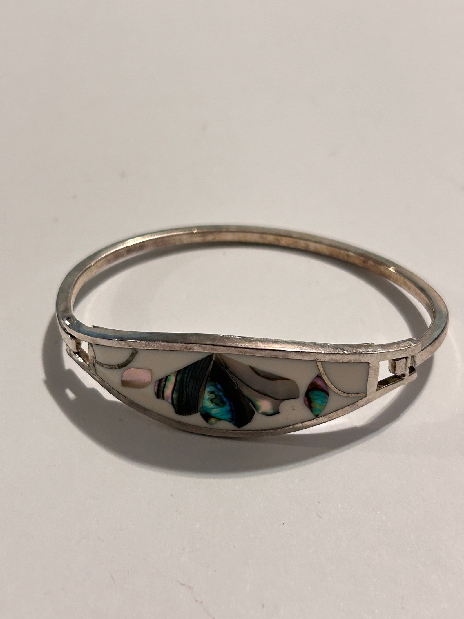 Vintage Alpaca Floral Silver Bracelet 7": Vintage Alpaca Floral Silver Bracelet 7" Please view all photos as they are part of the description and condition of this Item, Feel free to contact me with questions or picture requests! Used Item AS