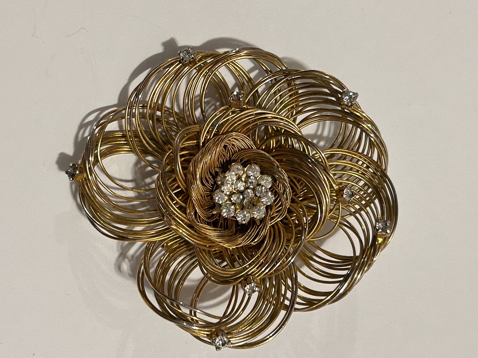 Trifari Signed Brooch Pin Gold Tone Flower: Trifari Signed Brooch Pin Gold Tone Flower Please view all photos as they are part of the description and condition of this Item, Feel free to contact me with questions or picture requests! Used Item