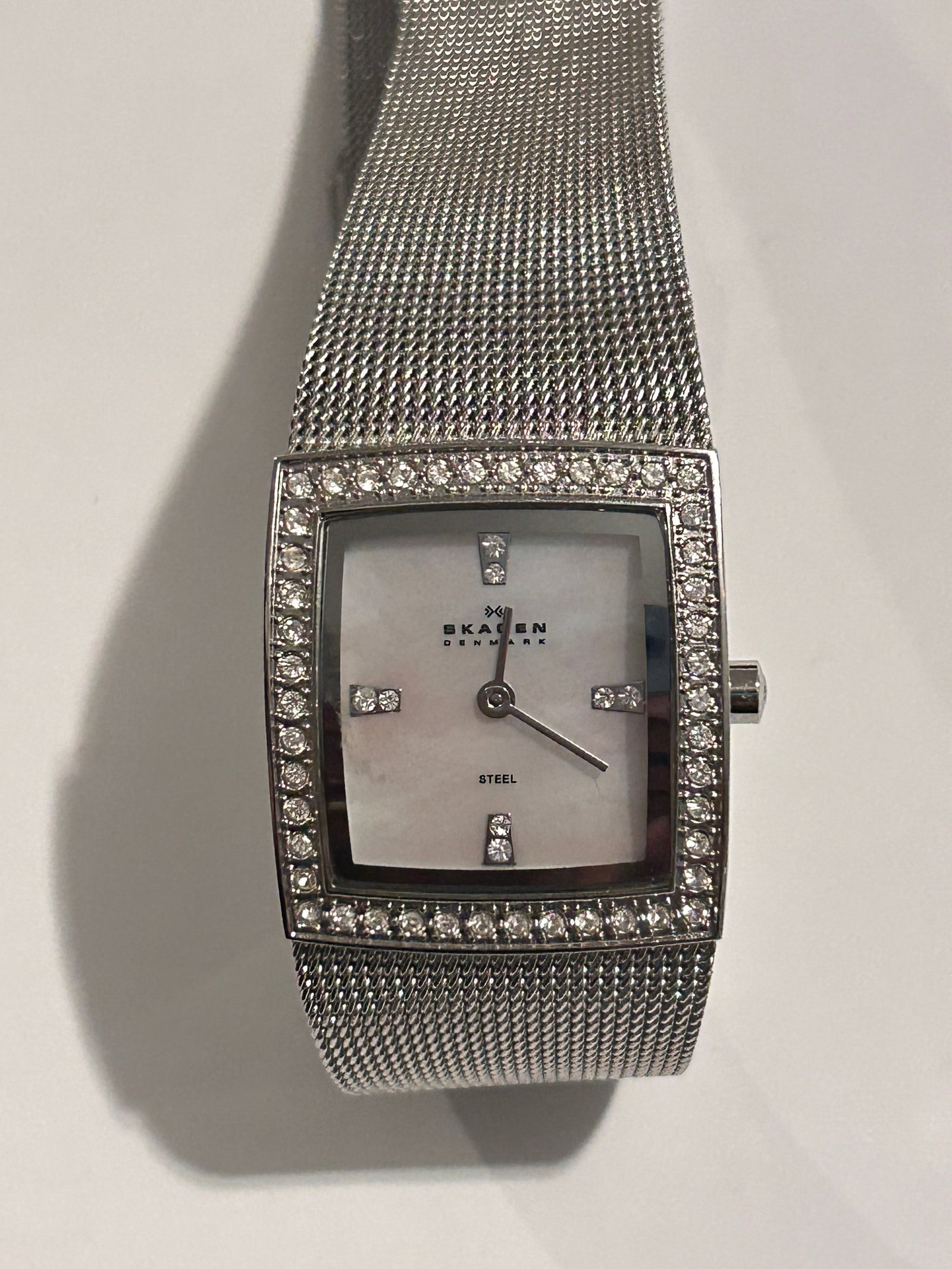 Vintage Skagan mother of pearl Denmark working Watch mesh band: Vintage Skagan mother of pearl Denmark working Watch mesh band Please view all photos as they are part of the description and condition of this Item, Feel free to contact me with questions or picture 