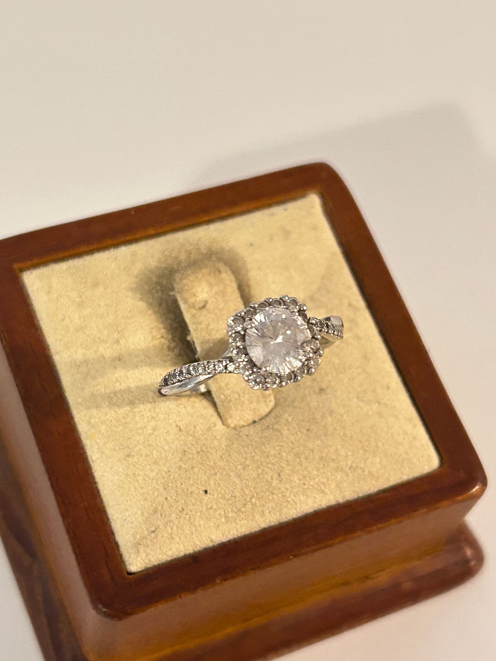 Vintage Sterling Silver CZ Ring SZ 9 (1 of 5)