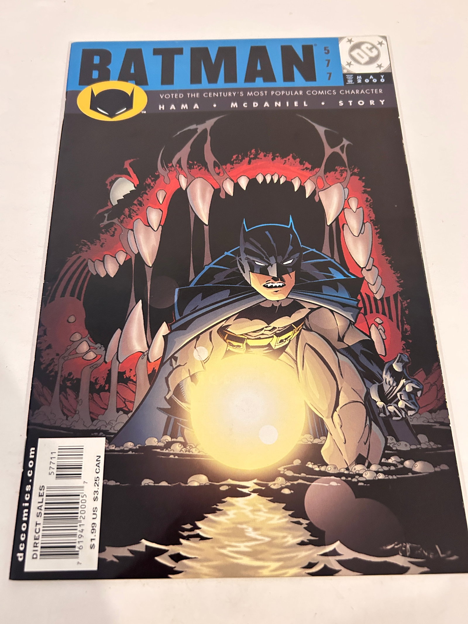 Vintage Comic Book Batman # 577: Vintage Comic Book Batman # 577 Please view all photos as they are part of the description and condition of this Item, Feel free to contact me with questions or picture requests! Used Item AS IS