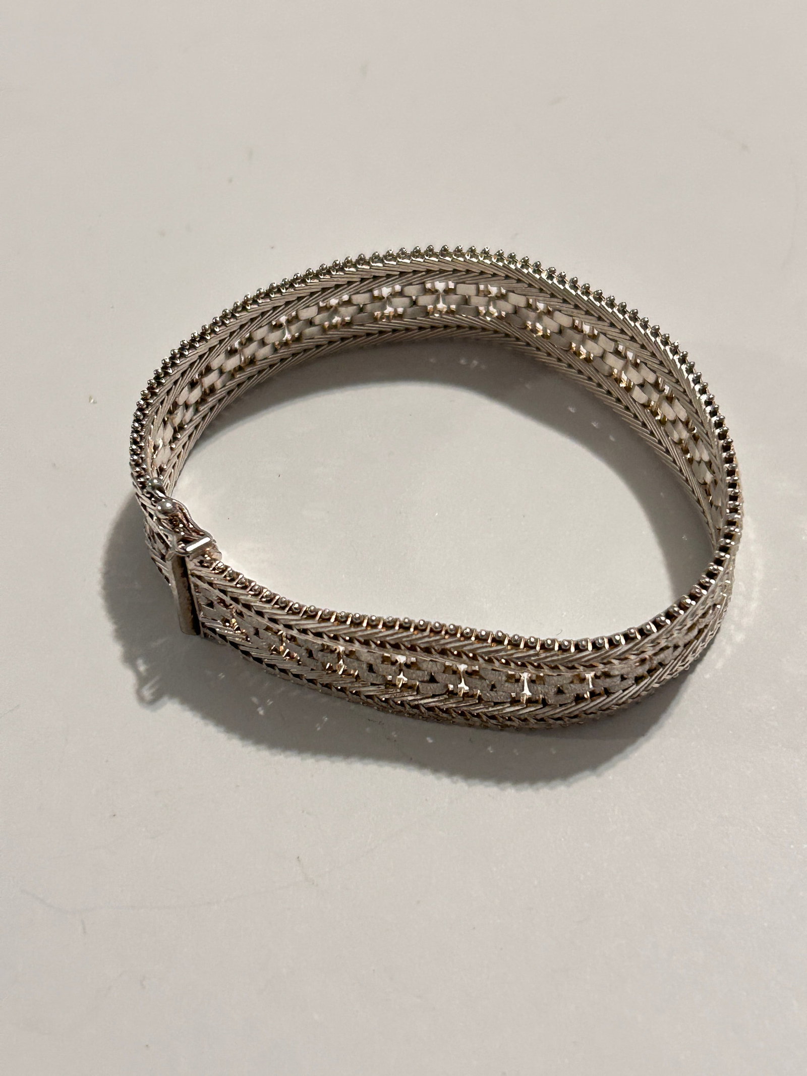 Vintage Sterling Silver Milor Italy Bracelet 8": Vintage Sterling Silver Milor Italy Bracelet 8" Please view all photos as they are part of the description and condition of this Item, Feel free to contact me with questions or picture requests! Used